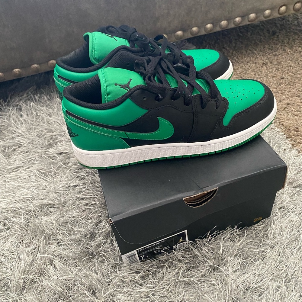 Jordan 1 - Picture 2 of 5